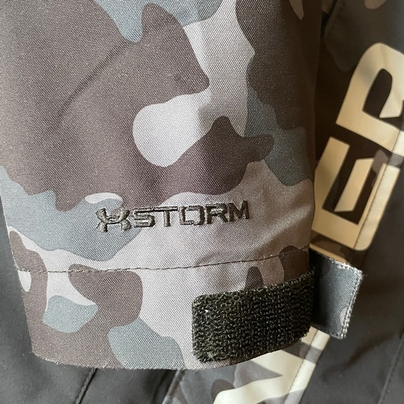 Boys Under Armour Gray Camo Winter Jacket - Picture 4 of 9